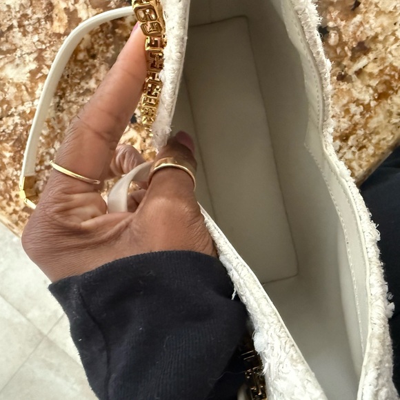 Givenchy White Textured Shoulder Bag - Picture 3 of 6